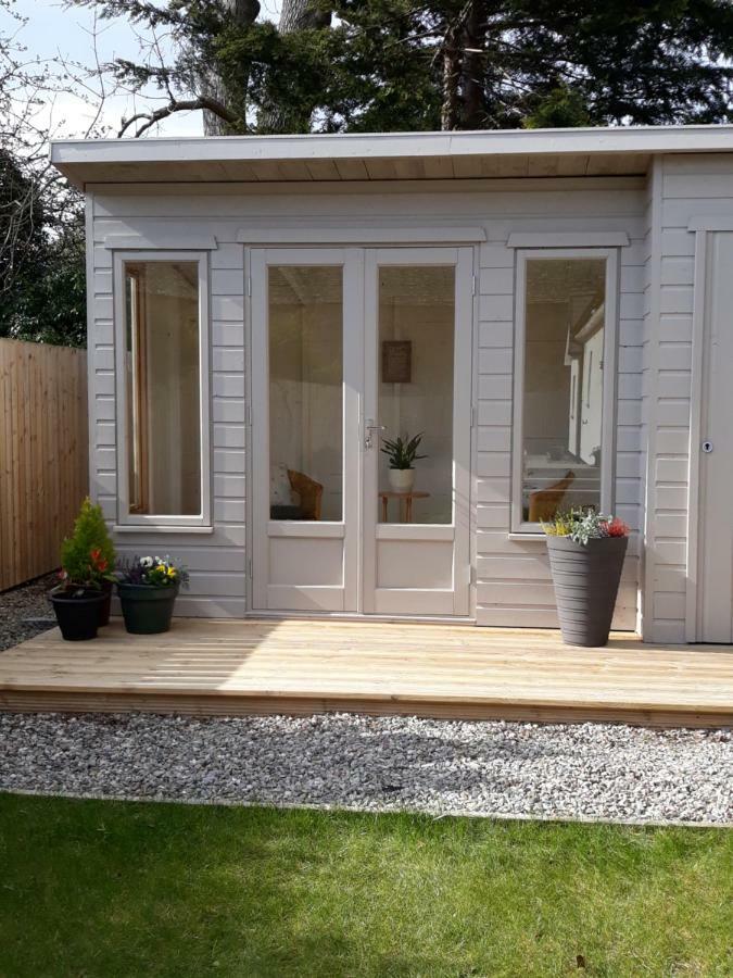 The Willows Kirkhill Exterior photo